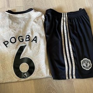Manchester United Pogba Jersey and matching shorts